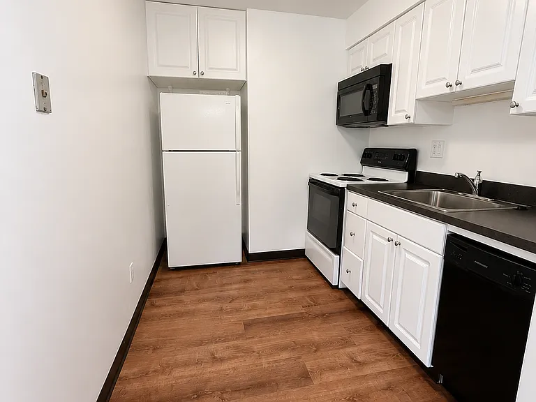 15 Carroll Ave #F76 — Photo 6