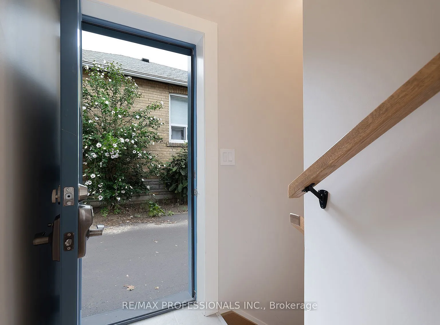 1 bed, $2,000 — Photo 3