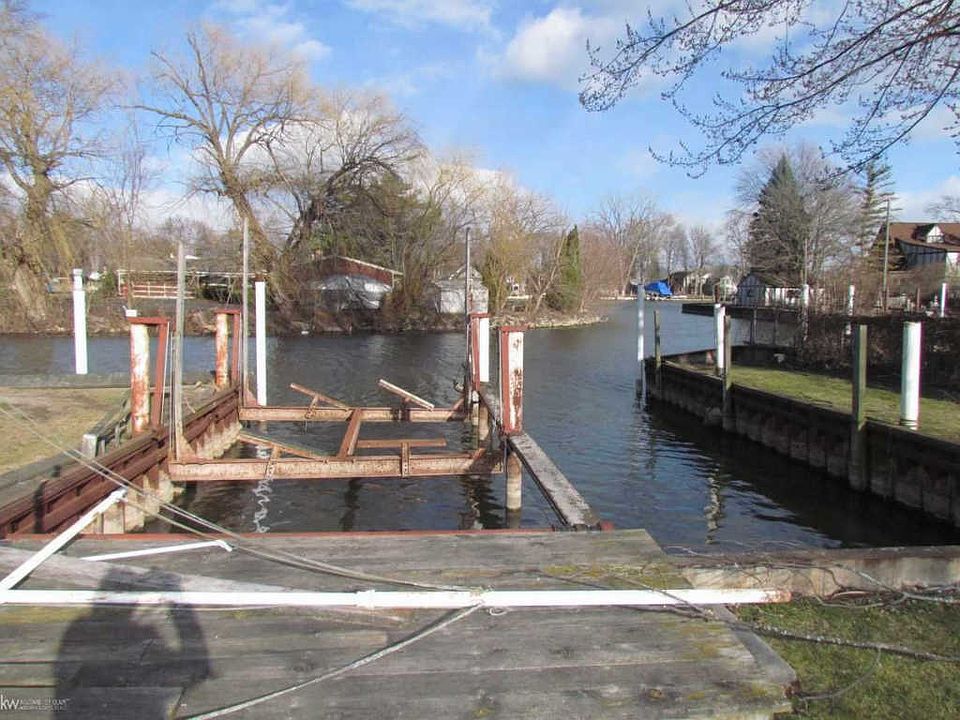 1st image of 39654 Shoreline Dr