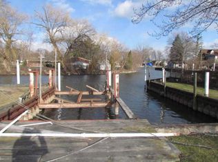 39654 Shoreline Dr, Harrison Township, MI 48045