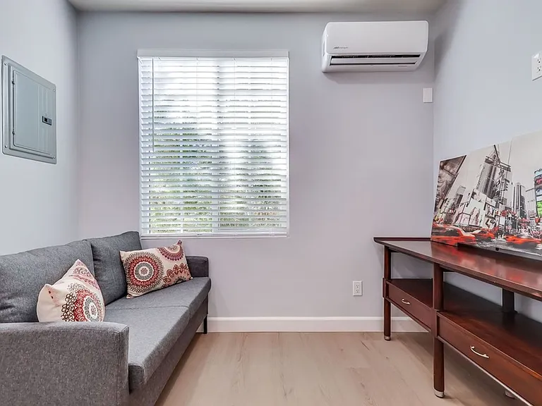 6504 W 84th Pl — Photo 8