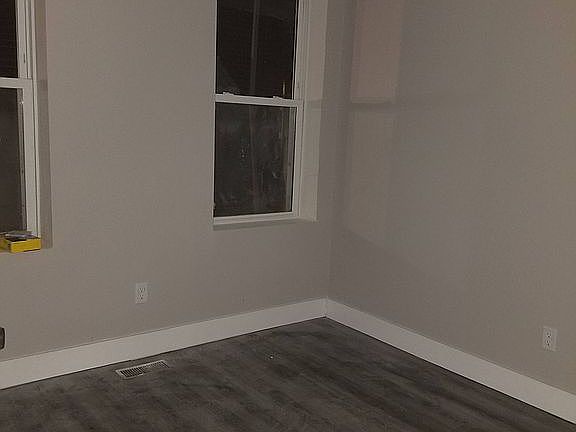 3rd image of 5633 Dewey Ave