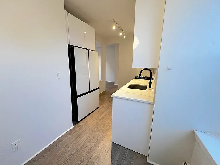 135 Van Wagenen Ave #4B — Photo 7