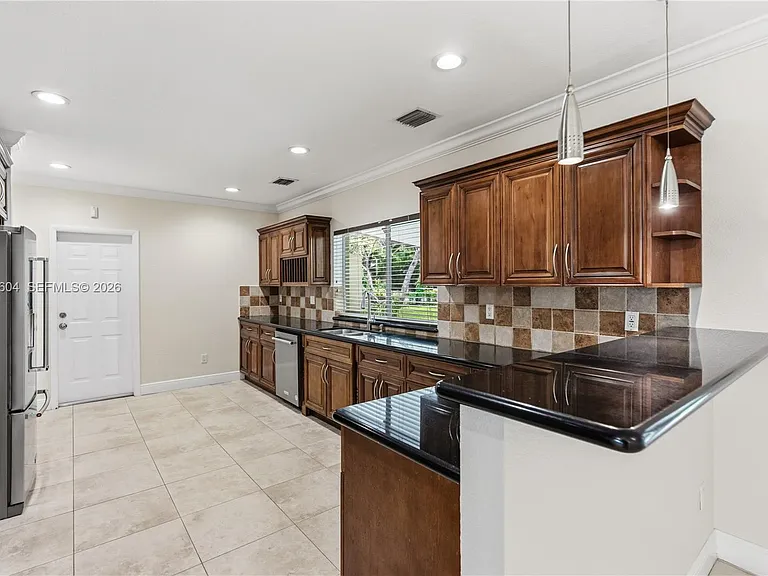 6801 SW 102nd Ave — Photo 8