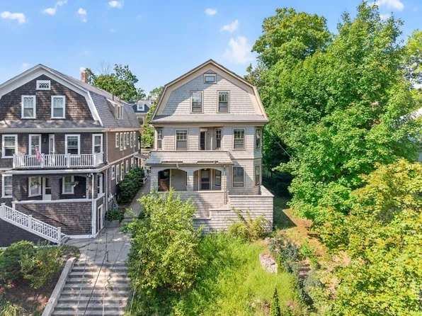 103-105 Colbourne Cres, Brookline, MA 02445