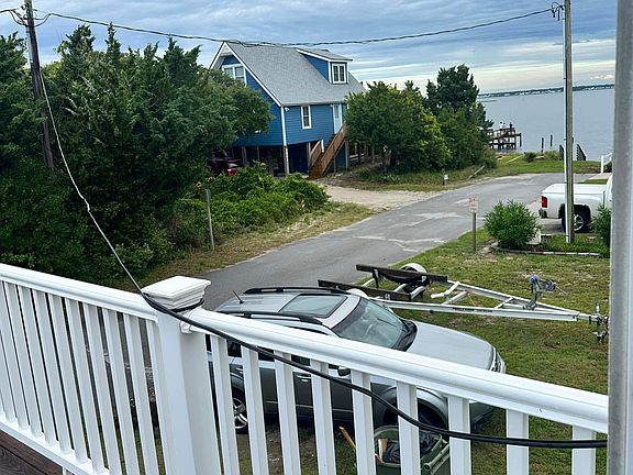 Street view from deck - dead end - can launch kayak, sailfish, SUP, fish, crab, clam