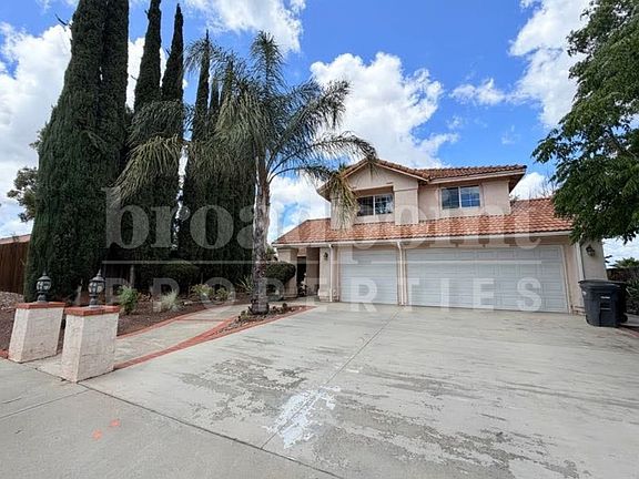 2nd image of 988 W 15th Ave