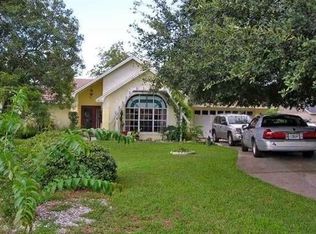 202 Lakeview Dr, Auburndale, FL 33823