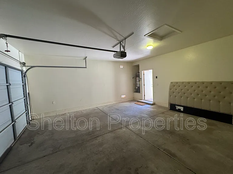 21163 W Sunrise Ln — Photo 10