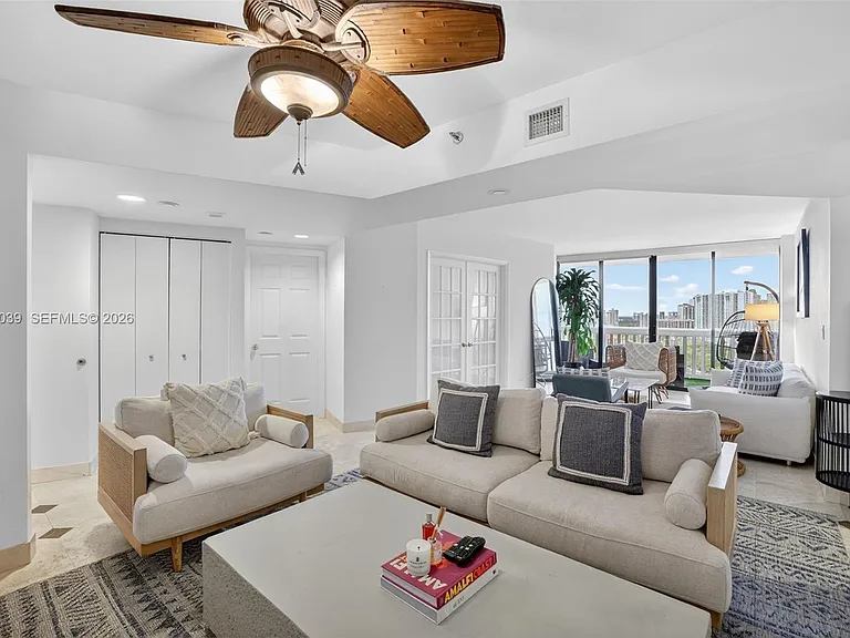 1000 Island Blvd #2105 — Photo 9