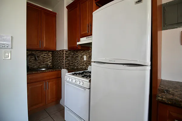Rented by Hagstrom Management Inc | media 11