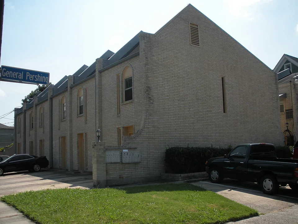 1835 General Pershing St #4