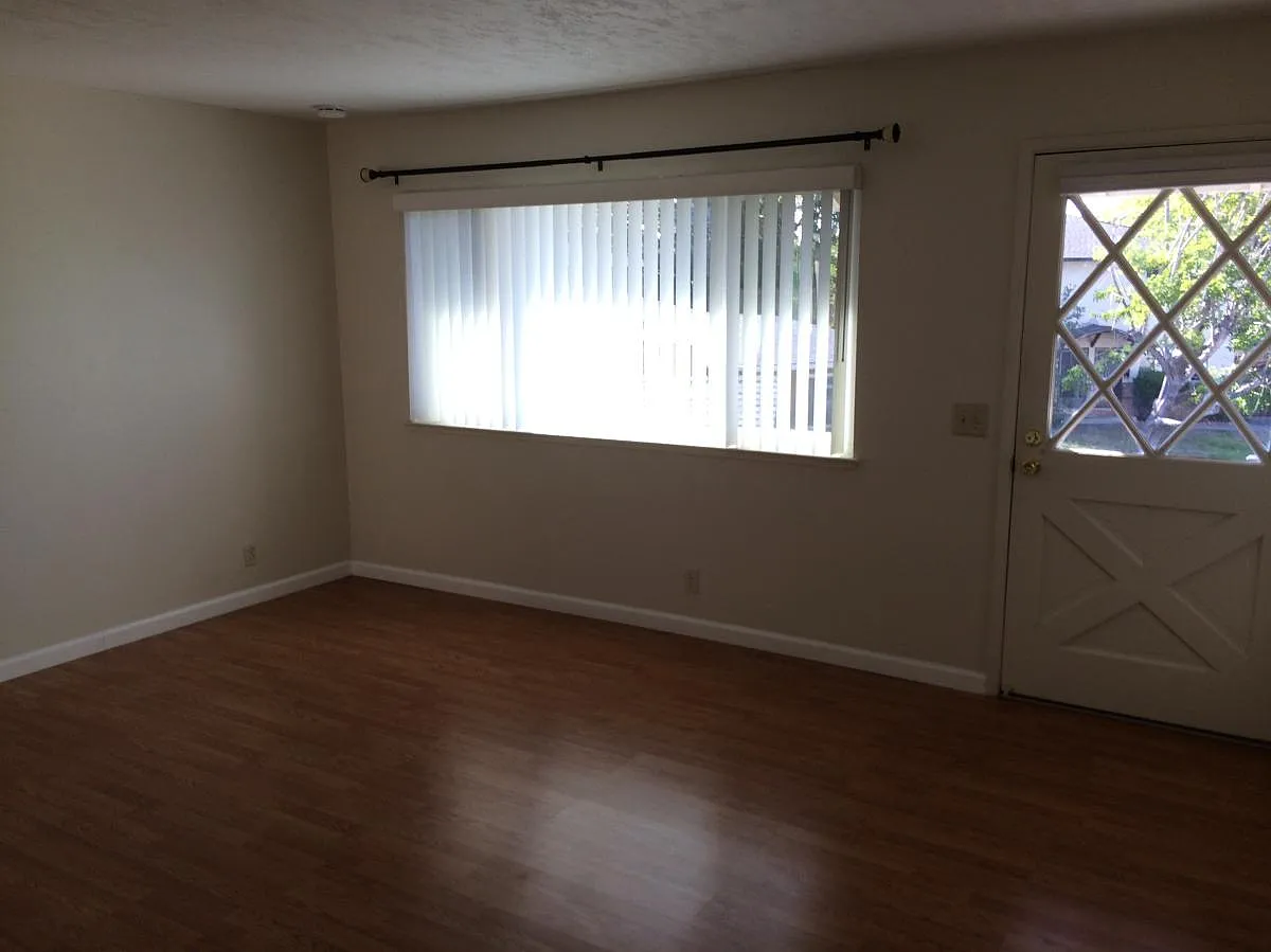2 bed, 900 sqft, $2,995 — Photo 2