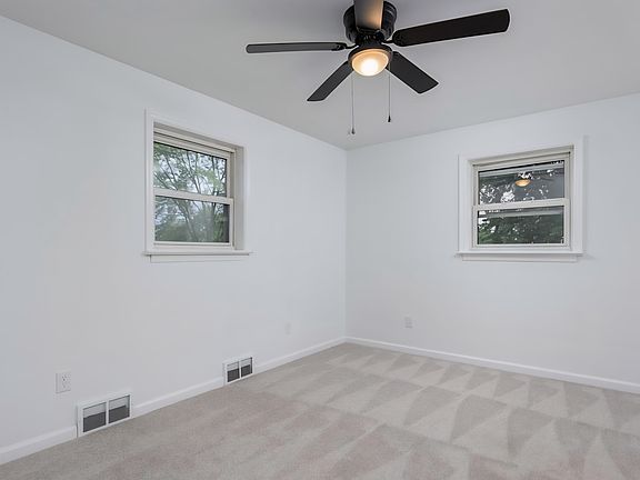 5th image of 1129 Pleasant Rd