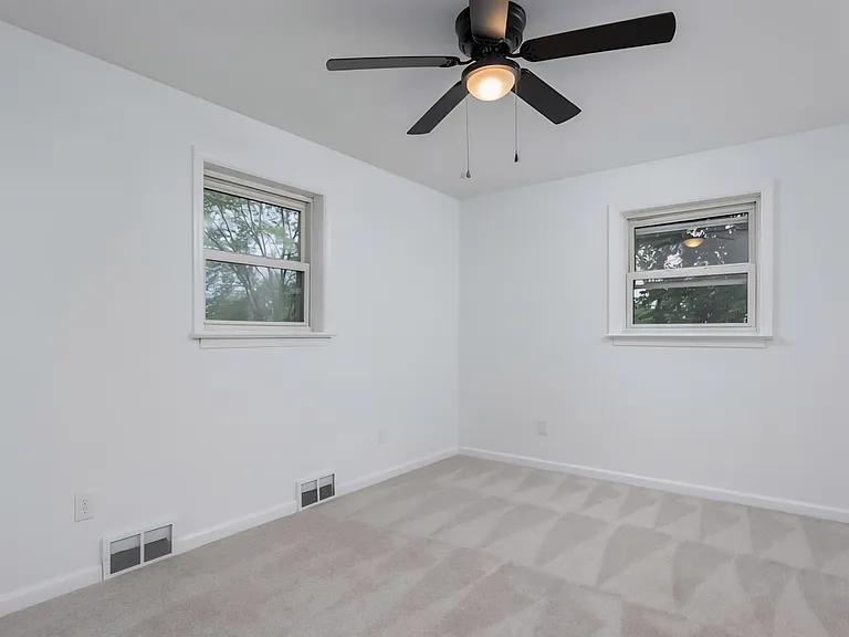1129 Pleasant Rd — Photo 5