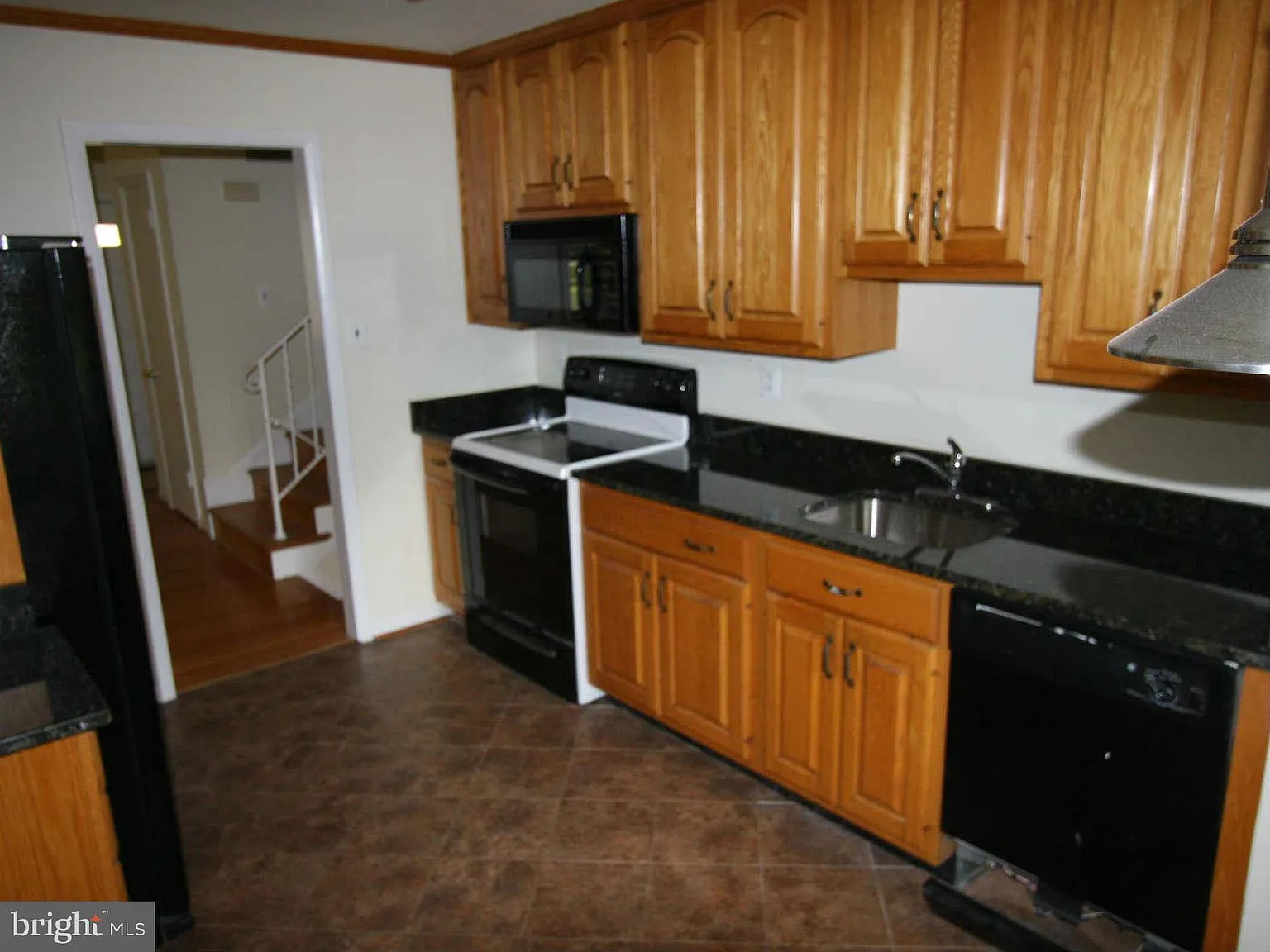4 bed, 3.0 bath, 1826 sqft, $4,000 — Photo 3