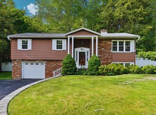 34 Queens Rd, Leominster, MA 01453