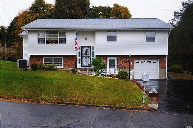 1st image of 11 Hickory Dr