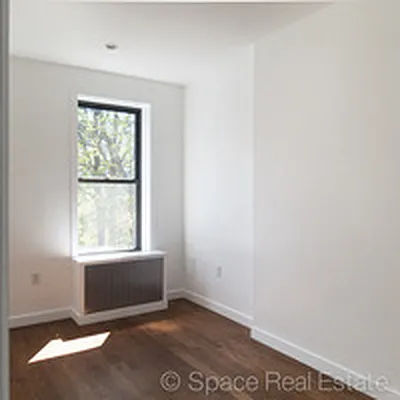 Rented by Space Real Estate | media 18