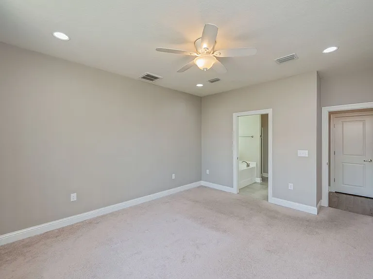 401 King St — Photo 17