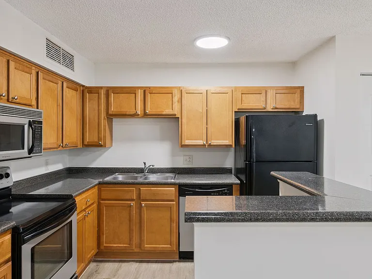 320 Black Oak Ct #204 — Photo 11