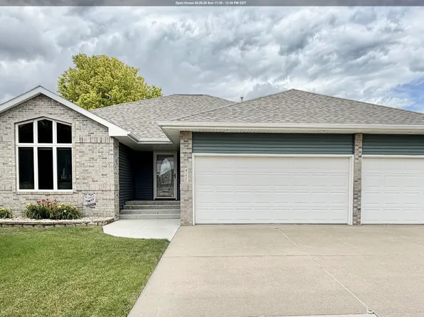 417 Barrington Dr, Sergeant Bluff, IA 51054