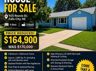 925 Reavis St, Falls City, NE 68355