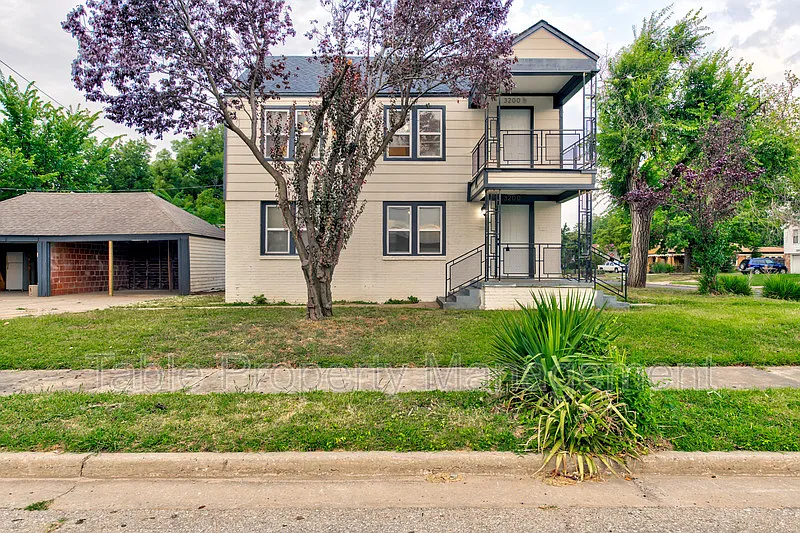 1 bed, 1.0 bath, 720 sqft, $725 — Photo 1