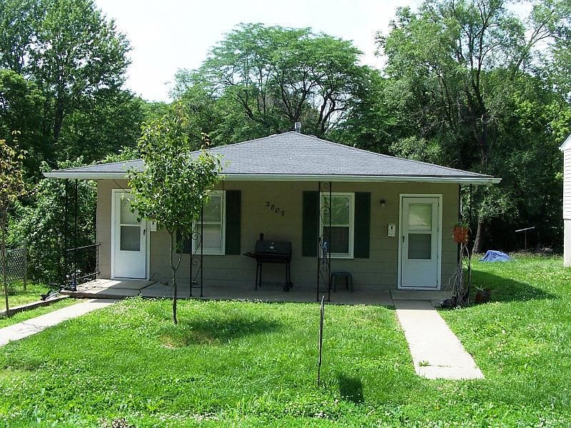 1st image of 2807 Flora Dr