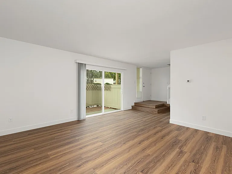 3661 Harvard Dr — Photo 5