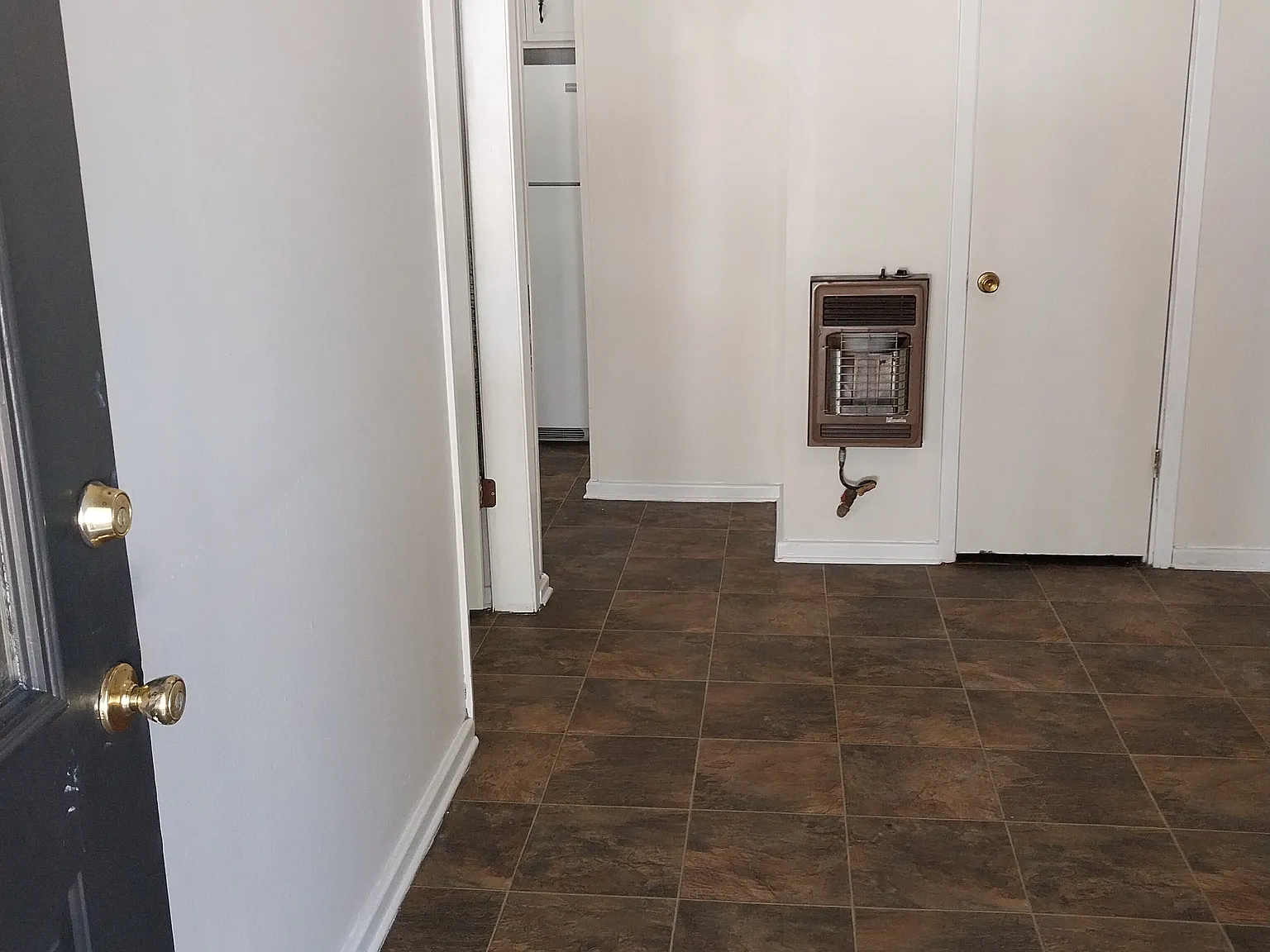 436 N Newburger Ave — Photo 3