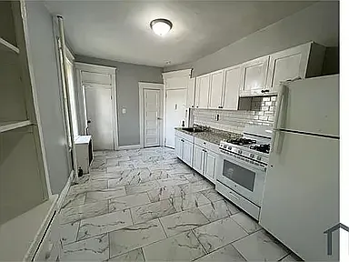 2 bed, 1000 sqft, $2,200 — Photo 2