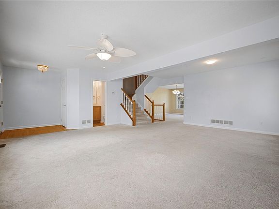 4th image of 30 Castle View Dr