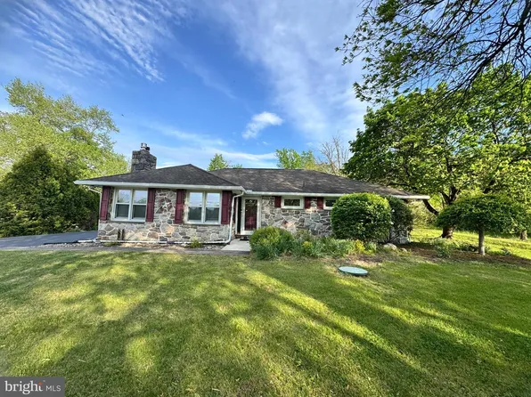 2072 Yarnall Rd, Pottstown, PA 19464