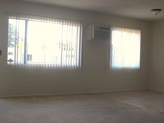 5th image of 14163 Delano St APT 5