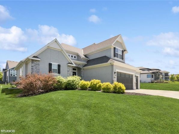 10429 W 170th Pl, Overland Park, KS 66221