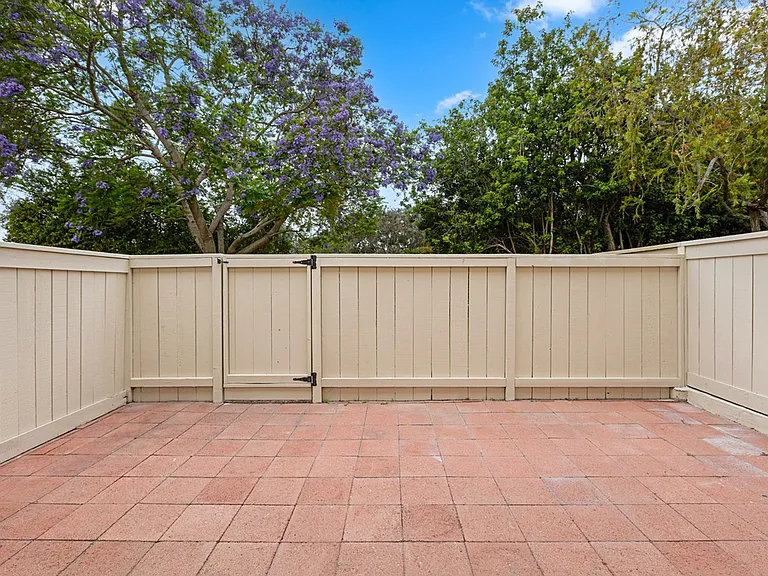 3661 Harvard Dr — Photo 12