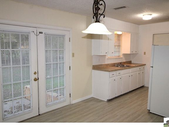 3rd image of 512 Creek St