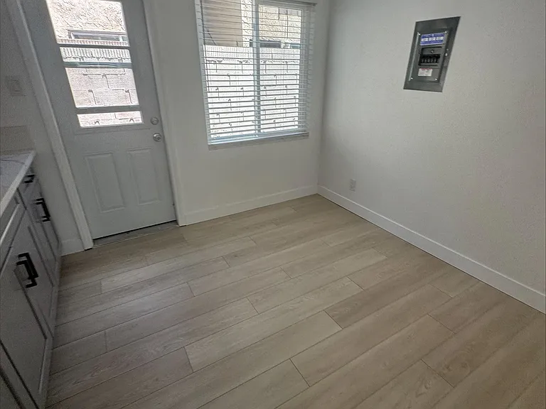 5776 Rostrata Ave — Photo 5