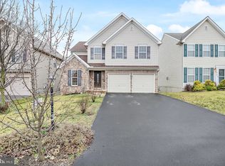 585 Thomas Armor Dr, Windsor, PA 17366