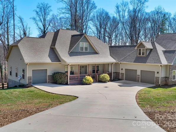 41 Bradshaw Ln, Candler, NC 28715