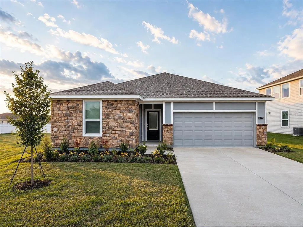 3 bed, 2.0 bath, 1559 sqft, $2,100 — Photo 1