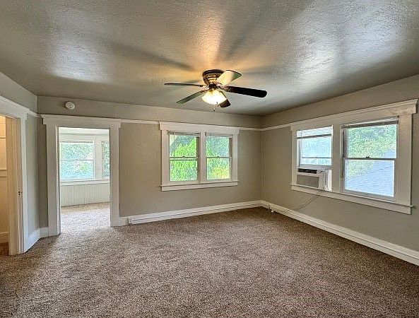 Living/Bedroom Area