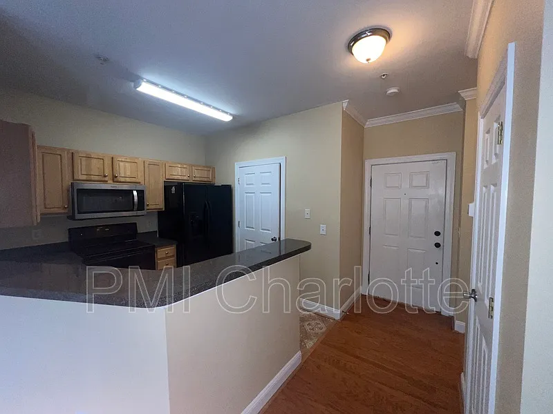2 bed, 2.0 bath, 1328 sqft, $1,750 — Photo 3