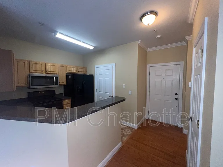 6710 Mallard Park Dr #8 — Photo 3