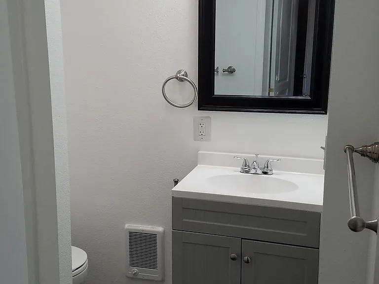 3720 N Fillmore St — Photo 11