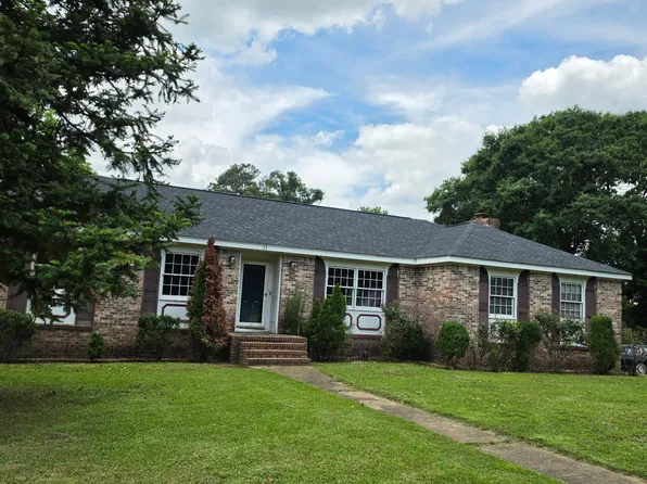 63 Kay Ln, Roanoke, AL 36274