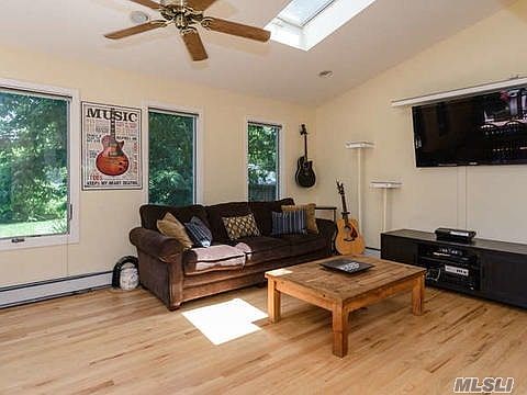 5th image of 811 Bruce Dr