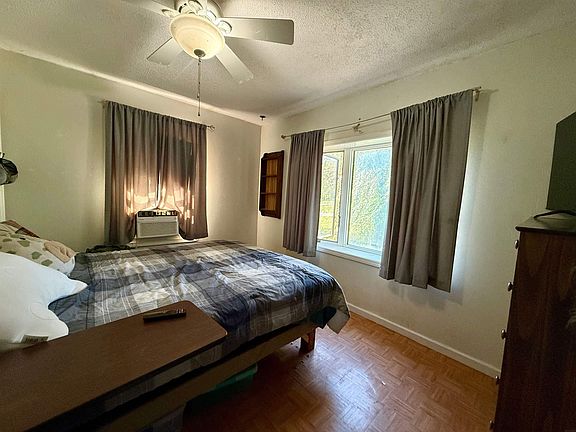 12th image of 705 Burr Oak Ave