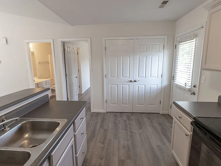 3310 E Saint Charles Rd — Photo 8